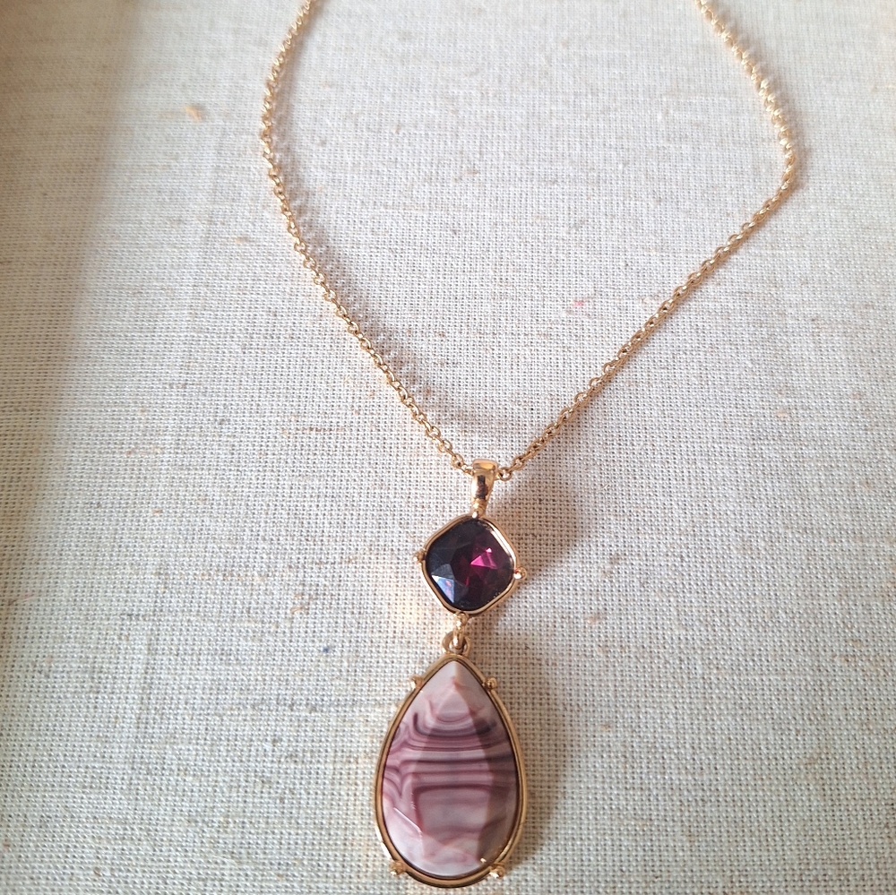Gv9 gold tone necklace